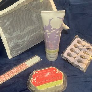 Limited Edition 
Into the Garden 
Pedicure Set